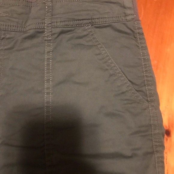 Croft&Barrow shorts with pockets, size 14 an olive colored - Picture 4 of 8